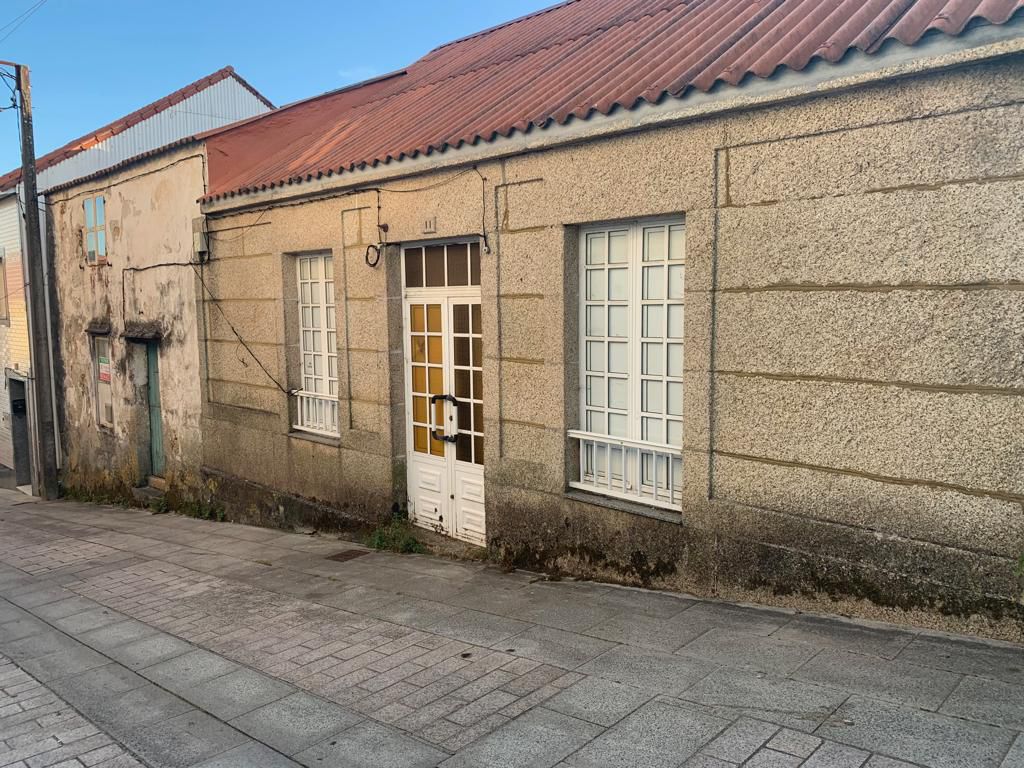 ¡OPORTUNIDAD ÚNICA EN CASTIÑEIRAS! CASA DE 170 M² PARA REFORMAR CON PATIO Y OPCIÓN DE GARAJE