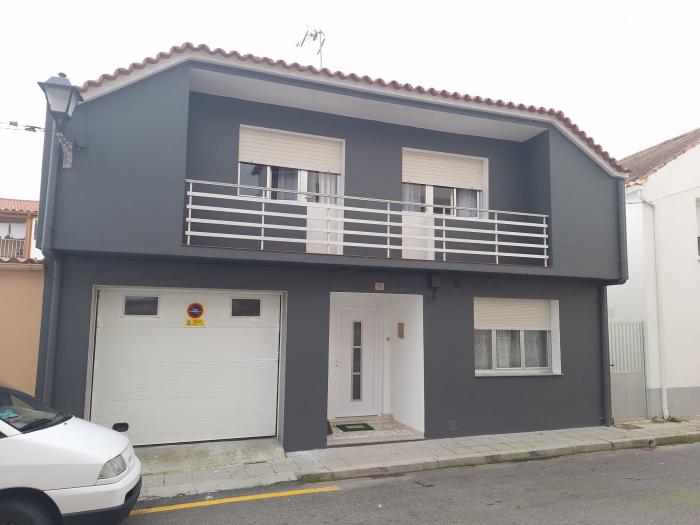 CASA EN VENTA EN CASTIÑEIRAS – AL LADO DE LA PLAYA
