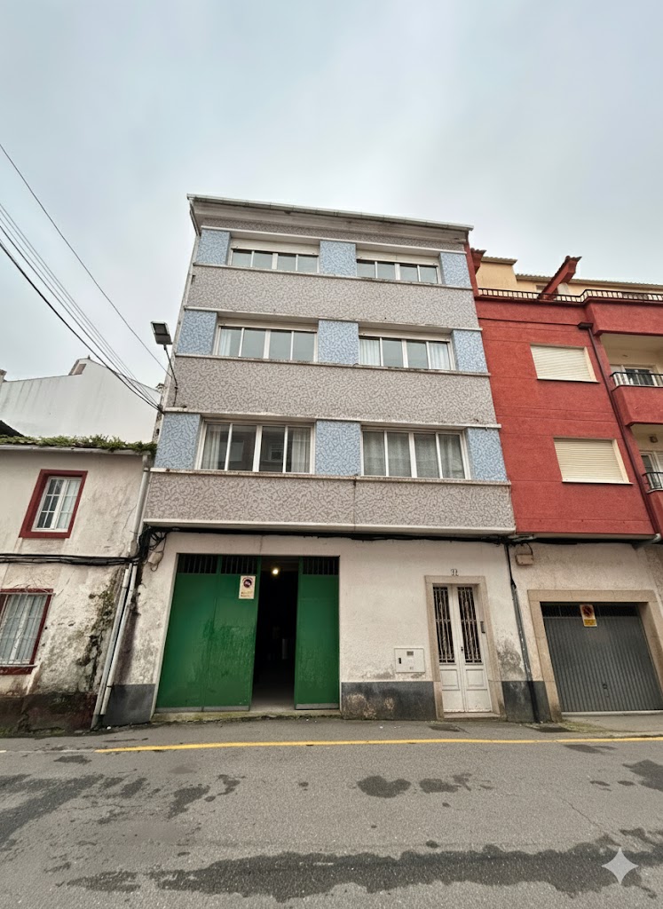 OPORTUNIDAD ÚNICA: EDIFICIO COMPLETO EN NOIA CON VIVIENDAS INDEPENDIENTES Y GARAJE