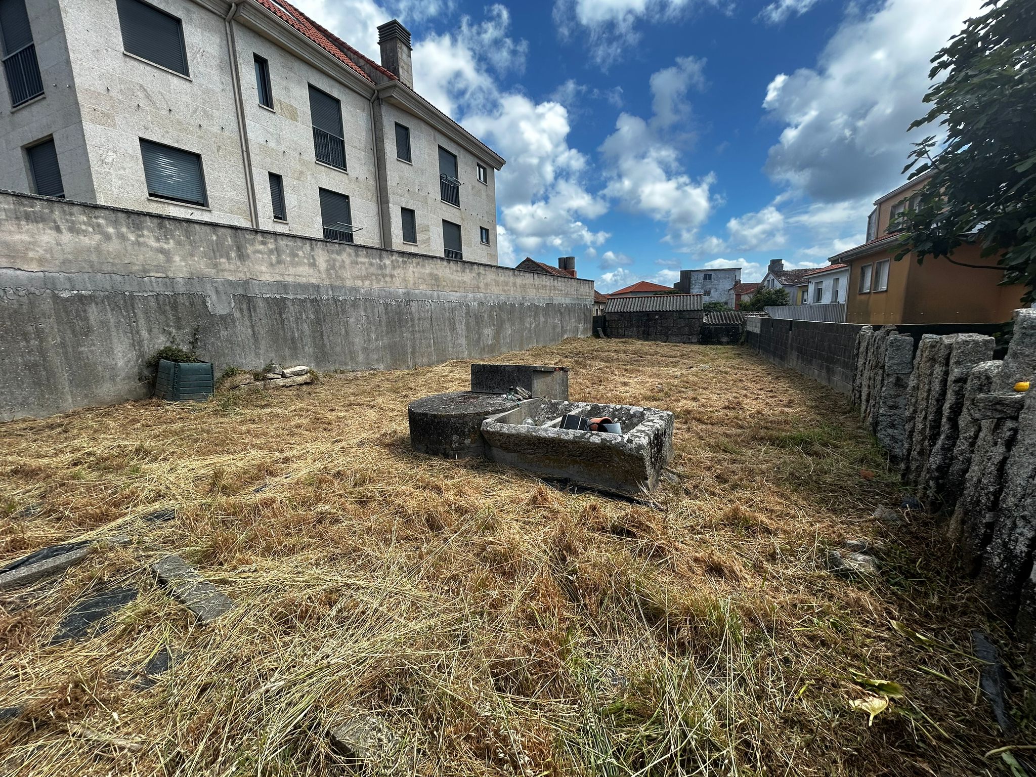 CASA DE PIEDRA DE TRES PLANTAS CON VISTAS AL MAR EN CASTIÑEIRAS – JUNTO A LA PLAYA